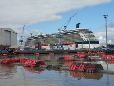 Hafendock der Meyer-Werft