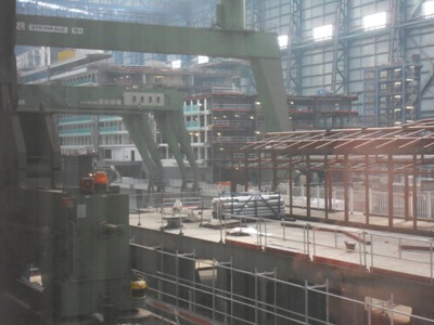 Blick in die Werfthalle der Meyer-Werft